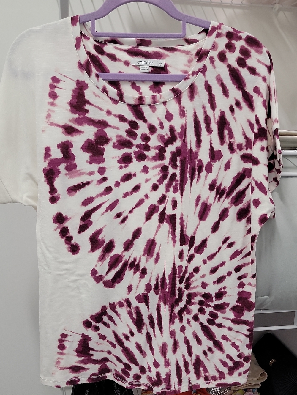Chico's Size 1 White & Plum Tie-Dye Short Sleeve Tee